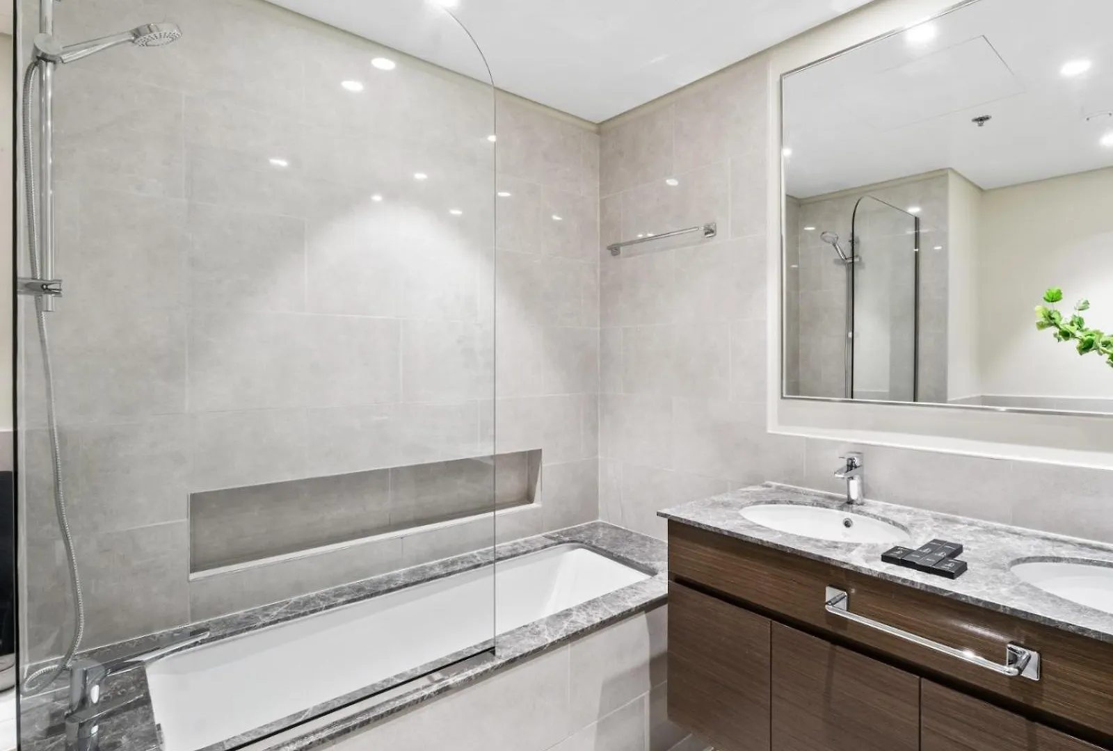 Serene Stay 2Bdr In Forte Downtown Dubai United Arab Emirates