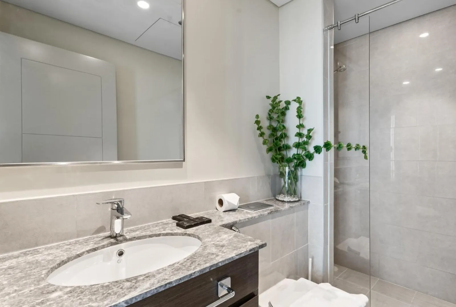 Appartement Serene Stay 2Bdr In Forte Downtown Dubai